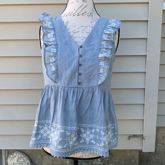𝅺KNOX ROSE Women’s Flutter Sleeveless Embroidered V-Neck Blouse - Light Blue - Picture 1 of 11